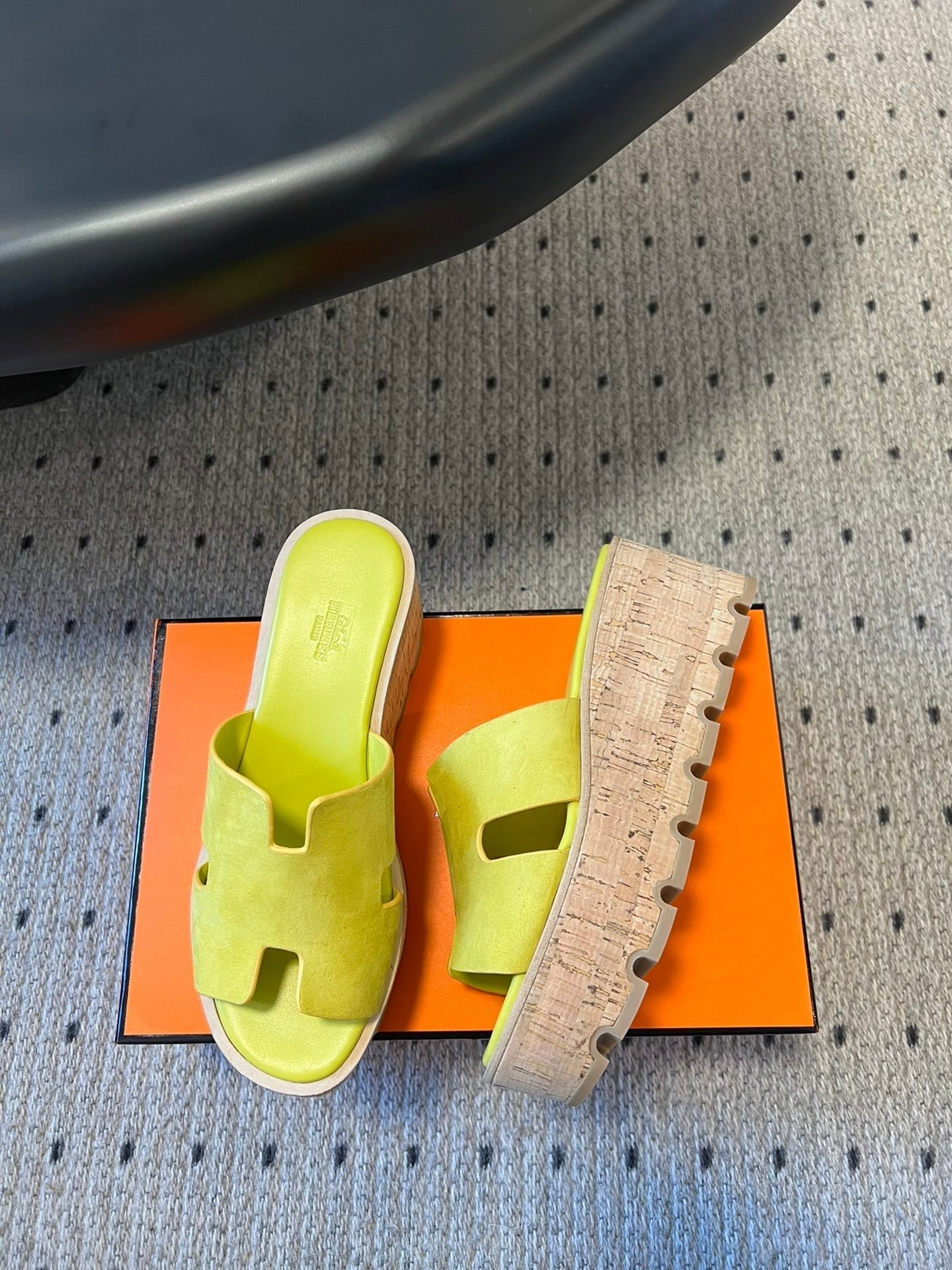 HERMES EZE SANDAL 85 MM IN NEON YELLOW CALFSKIN