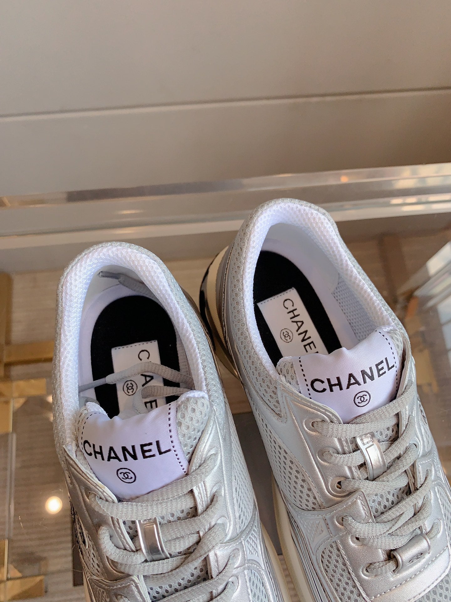 CHANEL SNEAKERS IN GLOSSY SILVER CALFSKIN AND MESH