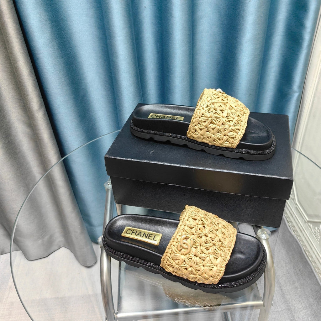 CHANEL KNIT SLIPPERS IN DARK CREAM WOVEN SATIN AND BLACK SHEEPSKIN