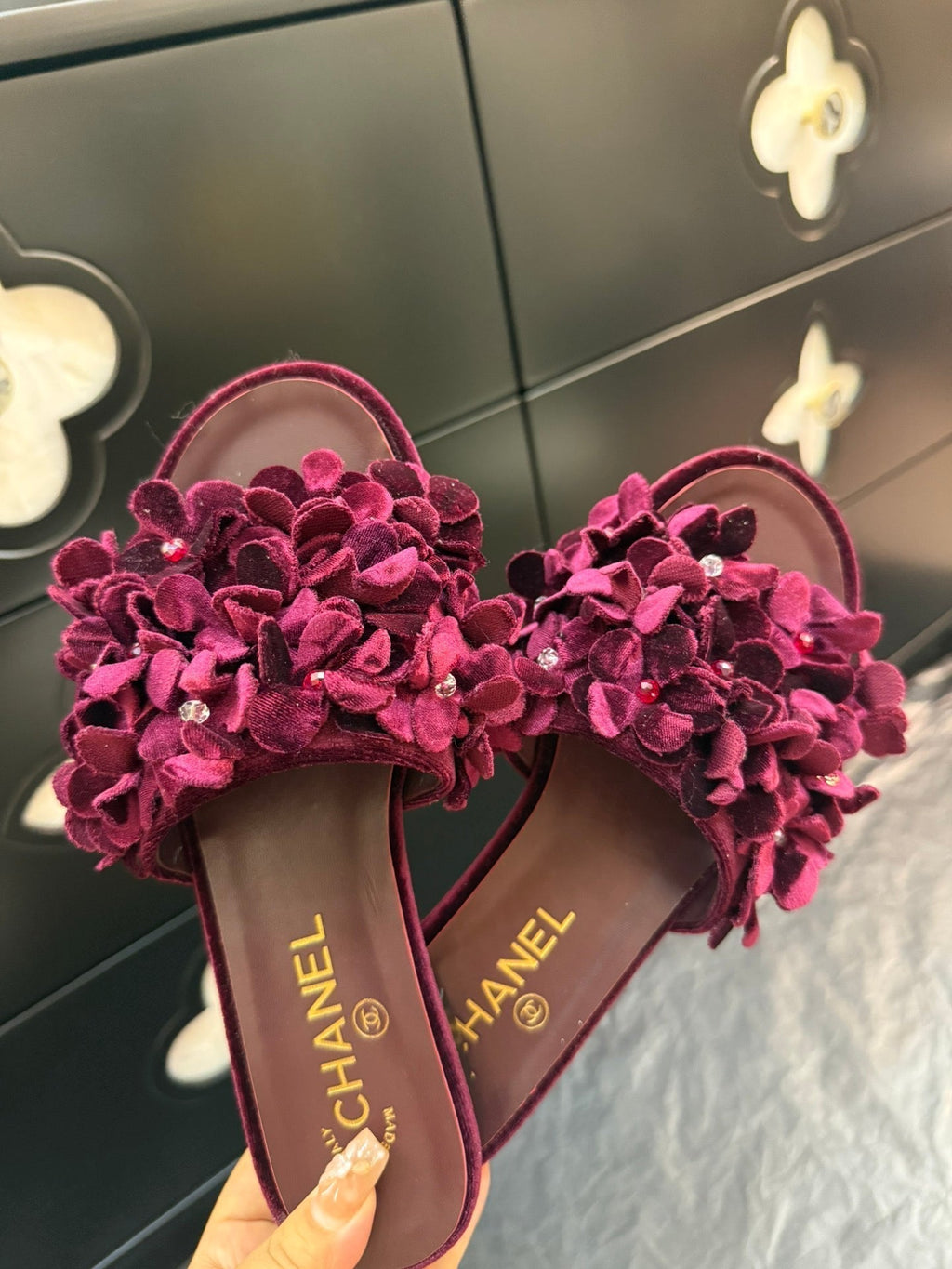 CHANEL FLAT MULE 15 MM IN PLUM PURPLE VELVET
