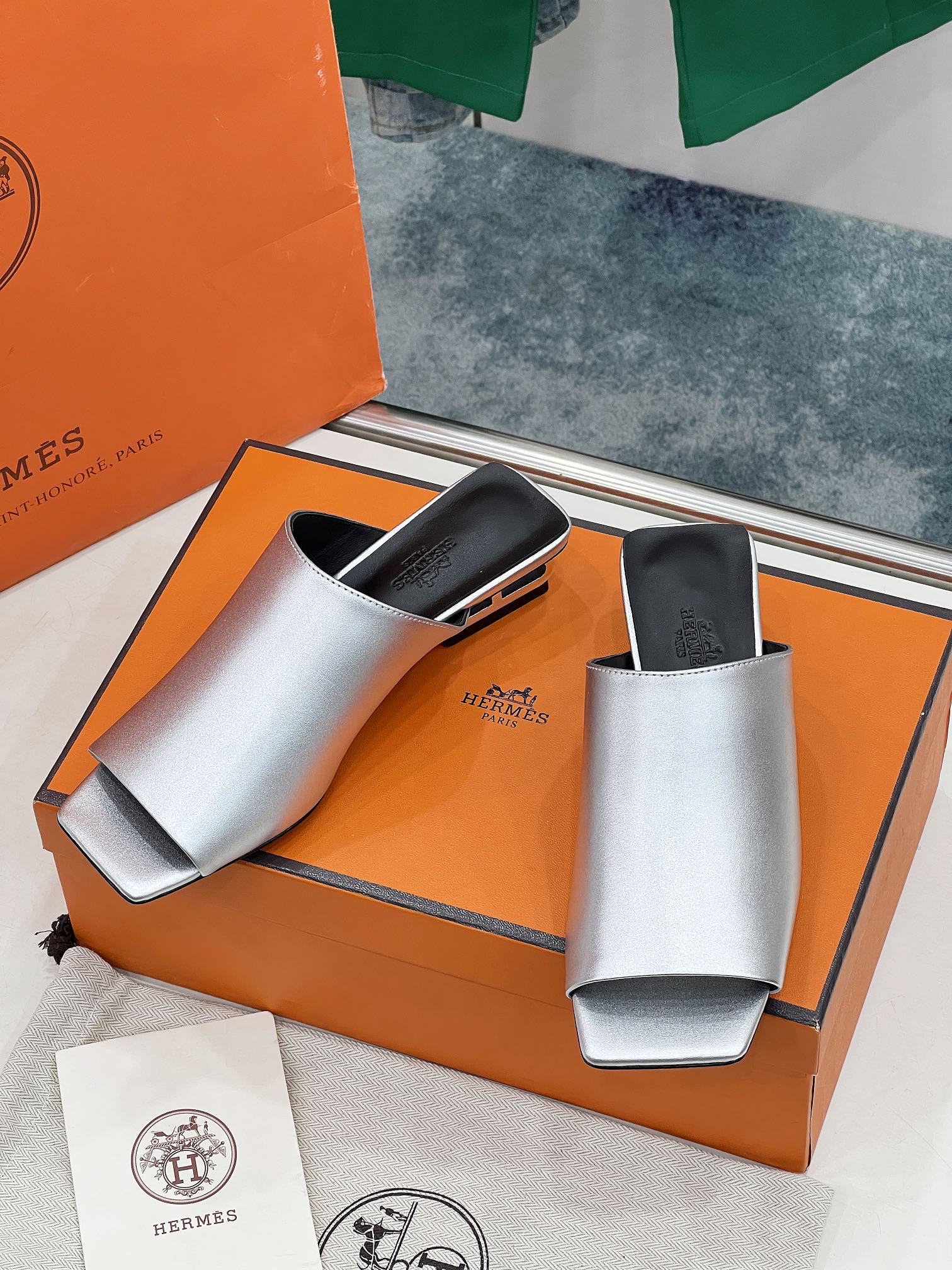 HERMES IDOLE SANDAL IN SILVER CALFSKIN